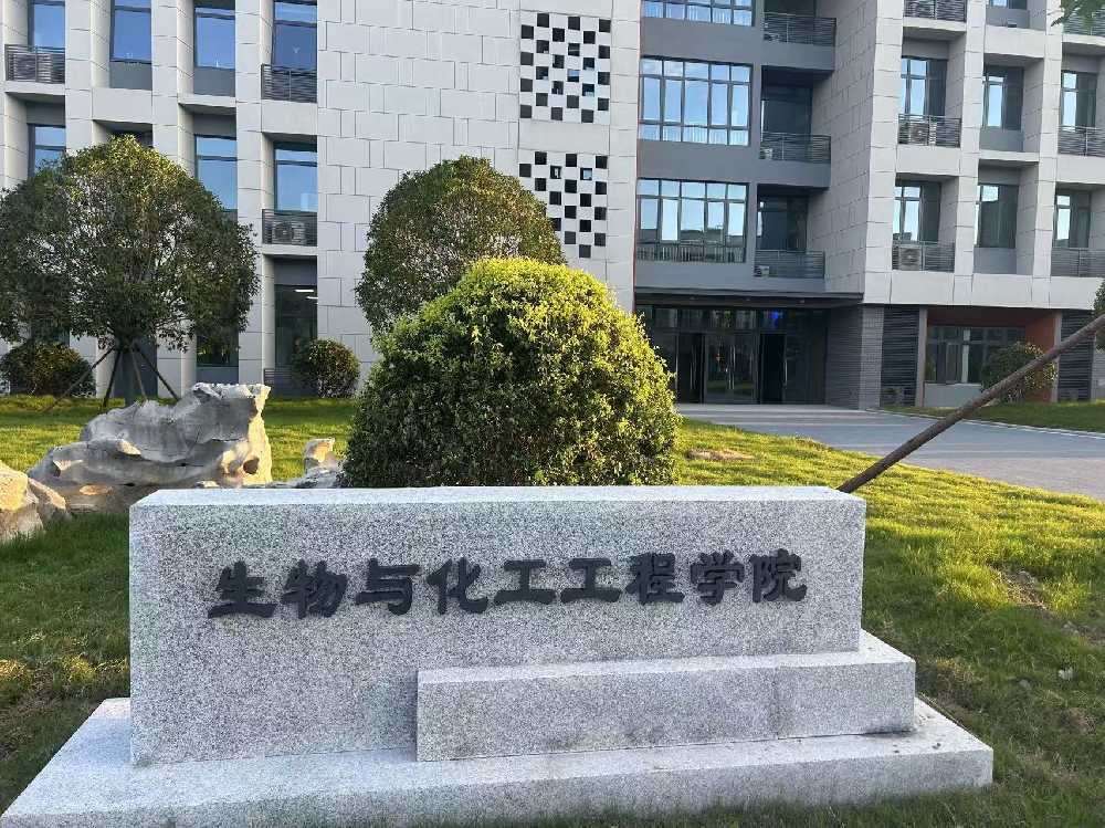 尼玛县扬州职业大学体育场高杆灯项目